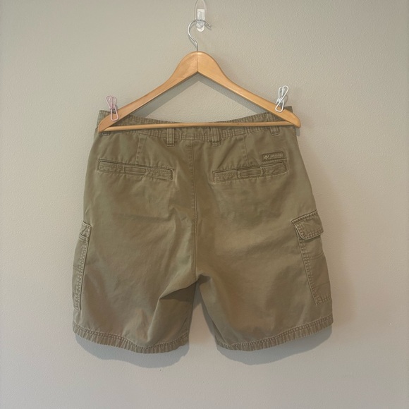 COLUMBIA Men’s Khaki Summer Cargo Shorts with lots of Pockets Size 36 Dad Shorts - Picture 2 of 12